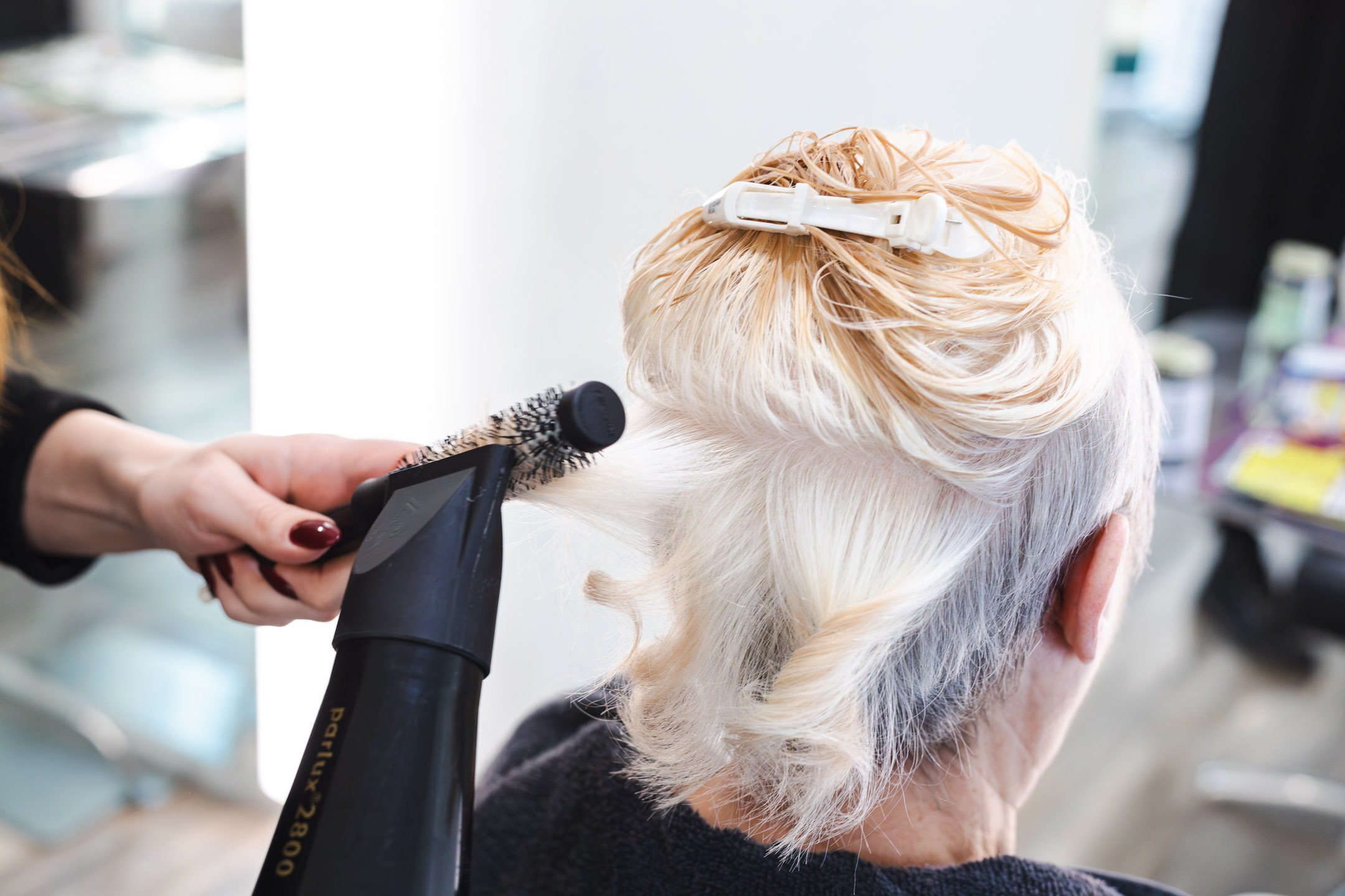 Sisters & Adara Negrar-136 Messa in piega professionale presso Le Sisters Beauty & Hair a Negrar (VR) – Capelli luminosi, voluminosi e perfettamente acconciati